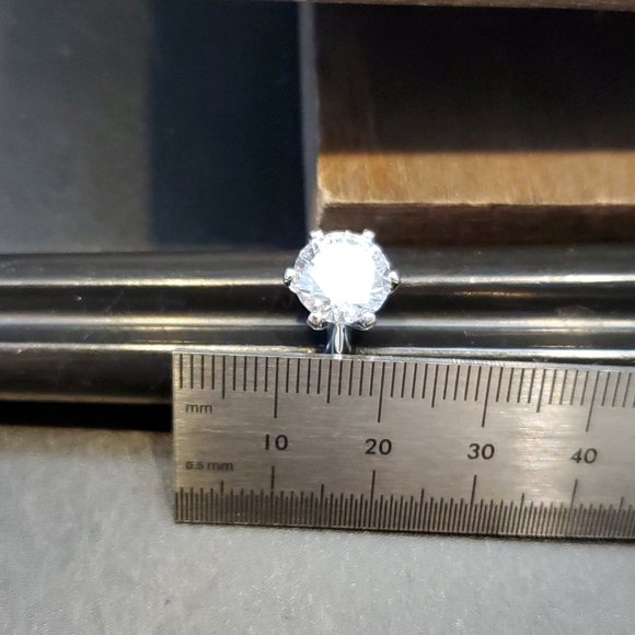 Size 6.5 925 Sterling Silver Brilliant Single Round Cubic Zirconia Ring - Picture 7 of 8